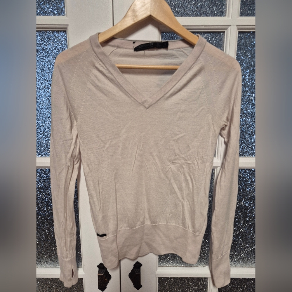 Icebreaker 100% merino New Zealand v neck sweater size small white cream